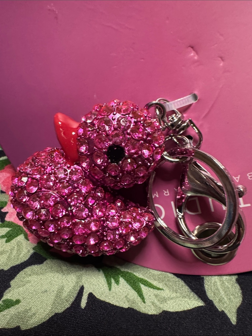 NEW Studio hot Pink metal and Crystal Duck Keyring - Picture 10 of 16